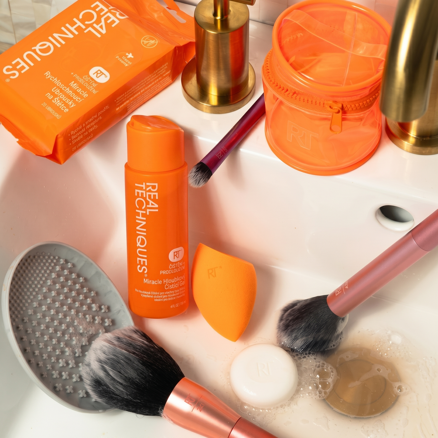 Real Techniques Miracle Deep Cleansing Gel, Šampon na čištění štětců a houbic na make-up, Vegan & Bez krutosti, 4 fl. oz./118 ml lahvička